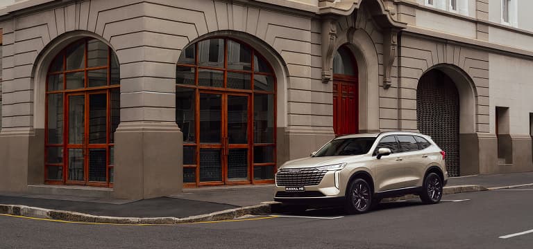 HAVAL H6 exterior street view