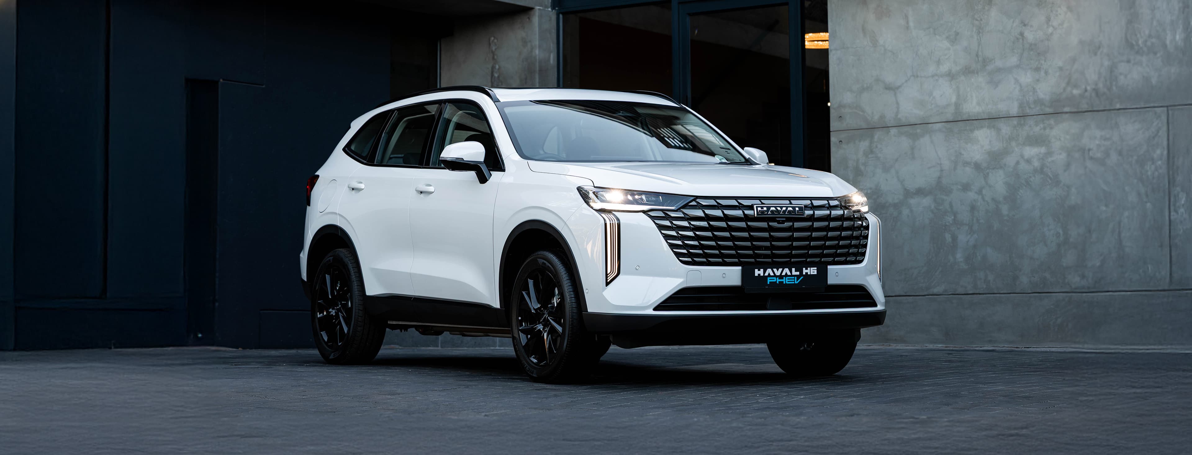 HAVAL H6 PHEV outside a garage