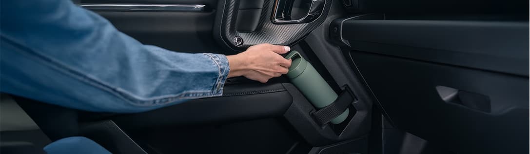 HAVAL H7 Black Edition bottle storage