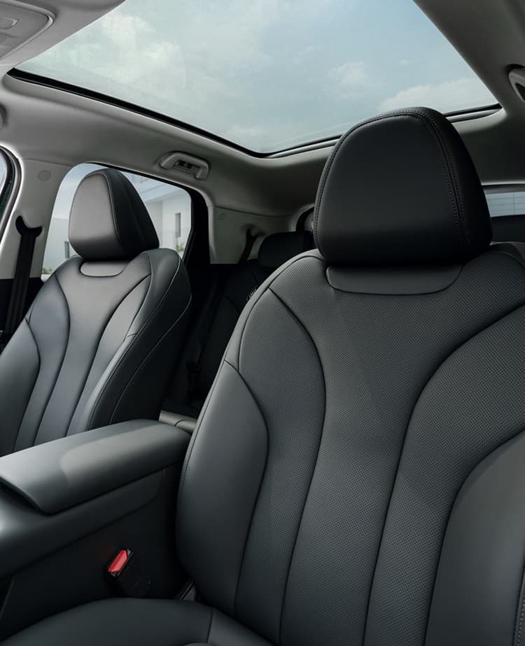 GWM ORA 5 front cabin seats and panoramic glass roof