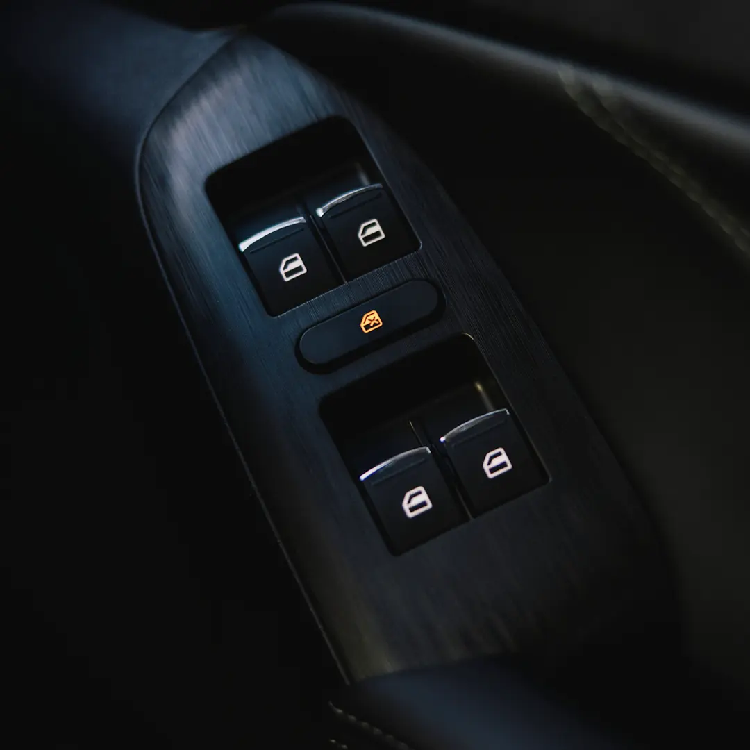 GWM P300 SX window controls